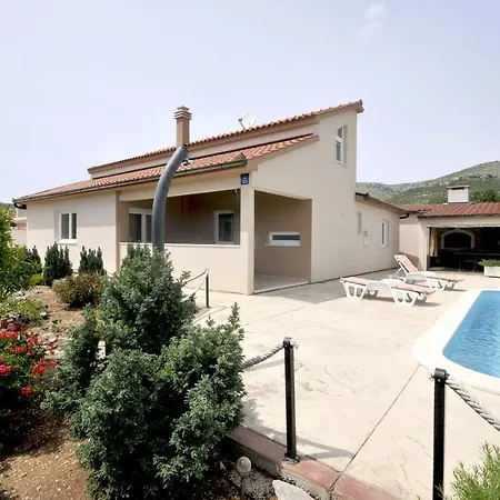 Luxury With A Swimming Pool Plano, - 18490 Villa *