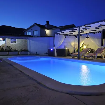 Luxury With A Swimming Pool Plano, - 18490 Trogir
