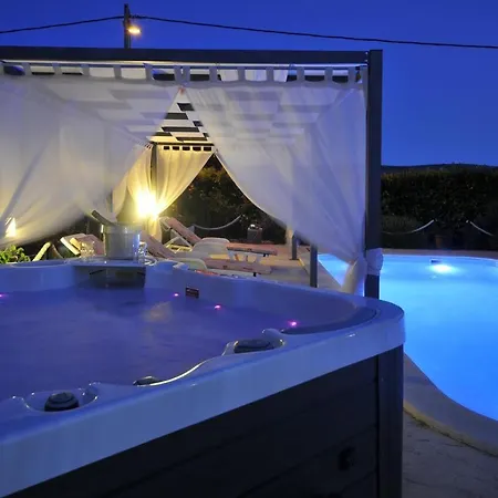 Villa Luxury With A Swimming Pool Plano, - 18490