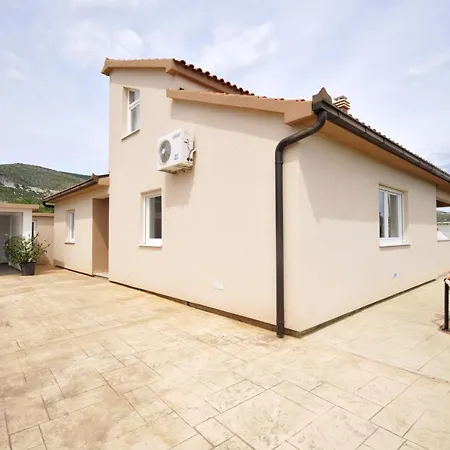 Luxury With A Swimming Pool Plano, - 18490 * Trogir