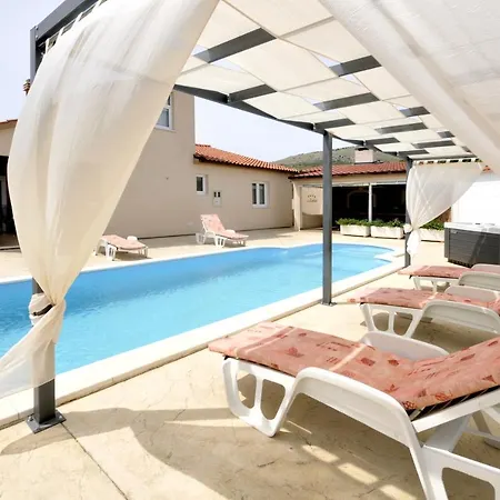 Luxury With A Swimming Pool Plano, - 18490 Villa *